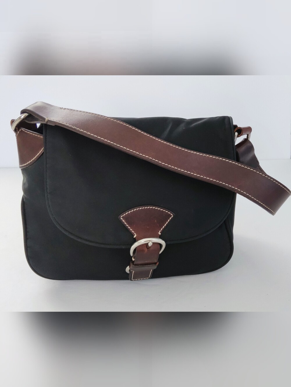 Dooney & Bourke Black Nylon Messenger Bag with Brown Leather Trim Pre-owned.